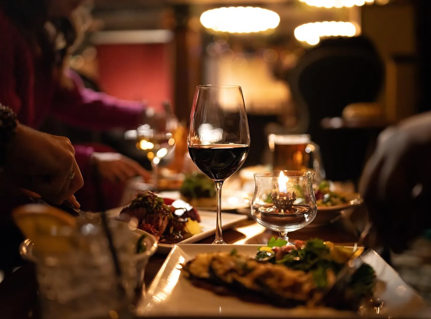 Banff Sizzlers Pub & Grill catering and private group events on Banff Avenue, Alberta